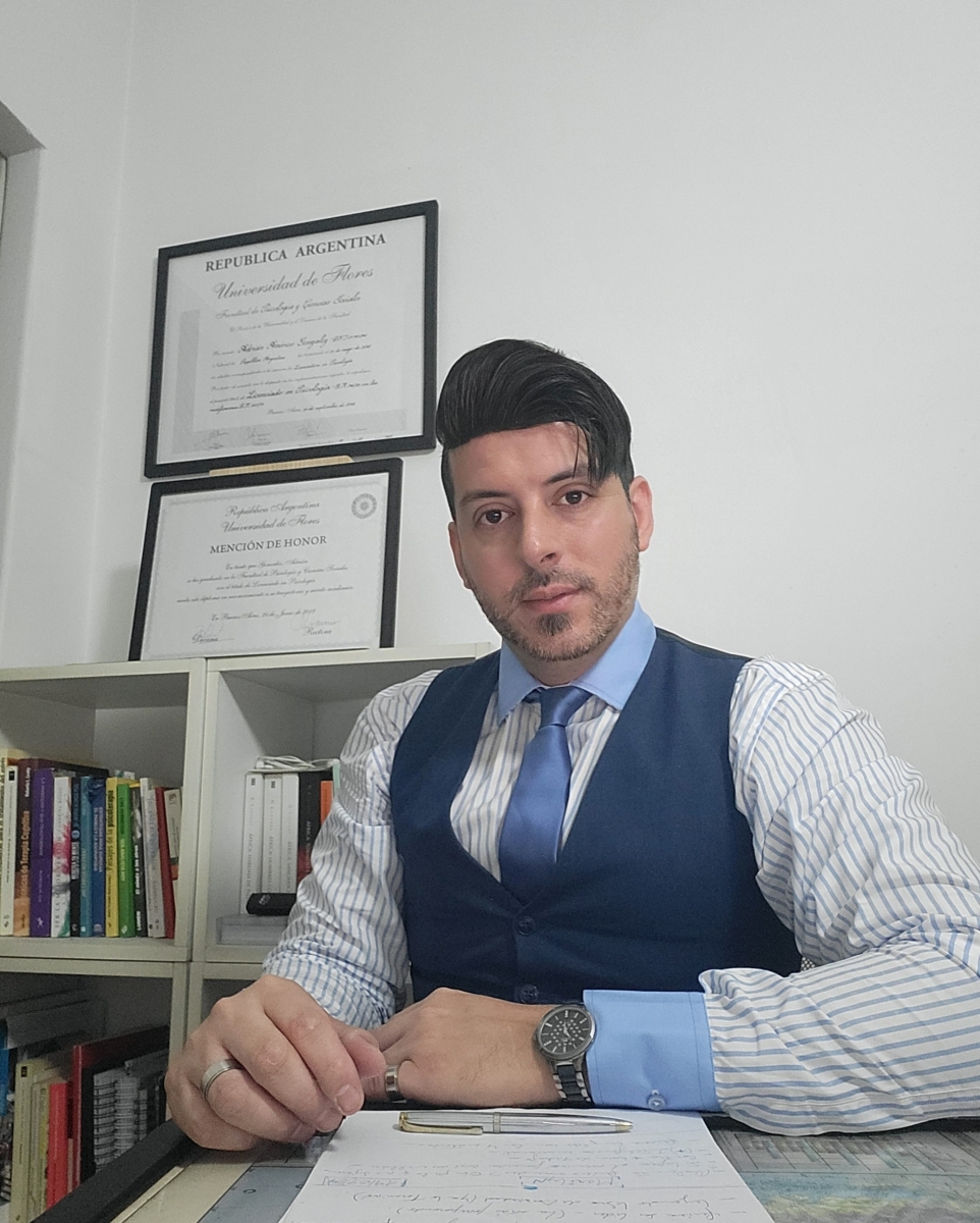 Adrián     González    